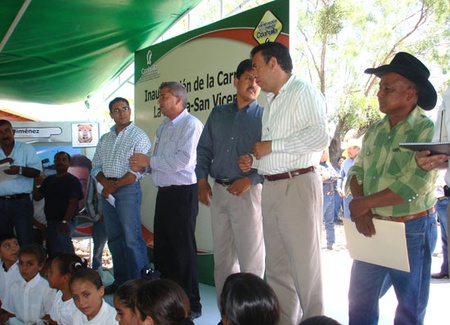 Lucha Humberto Moreira por mejores servicios del IMSS en Coahuila.