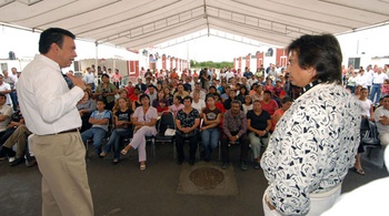 Familias de mineros de Pasta de Conchos reciben primeras casas del gobierno de  la gente y la fundación "Cucuy"