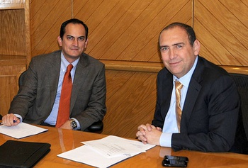 El Gobernador Rubén Moreira Valdez sostuvo un encuentro con Salvador Ledón, Director de Relaciones Institucionales y Comunicaciones de Chrysler México.