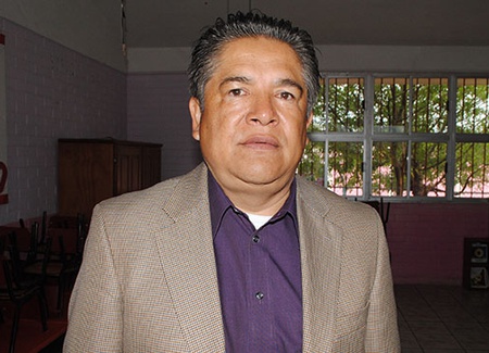 José Luis Coronado Rivera, director de Eduación Municipal, invitó a directivos de escuelas a reportar daños en ventanas y puertas de los salones.