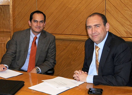 El Gobernador Rubén Moreira Valdez sostuvo un encuentro con Salvador Ledón, Director de Relaciones Institucionales y Comunicaciones de Chrysler México.