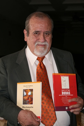 Las fortalezas y debilidades del escritor mexicano Ricardo Espinoza