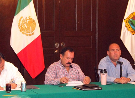 La mañana de este jueves, el Gobernador Rubén Moreira Valdez encabezó una junta de Gabinete. 