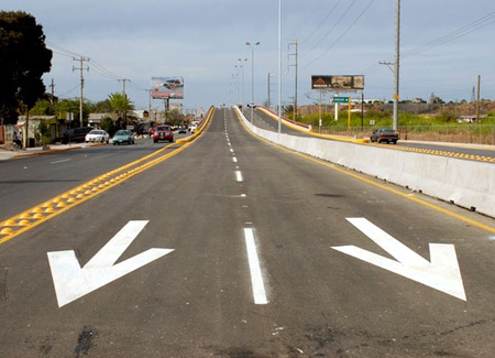 El Gobernador Humberto Moreira Valdés inauguró el puente vehicular del Bulevar Harold R. Pape y Puerta 4 de AHMSA en Monclova, el cual forma parte de las 28 obras en las que el Gobierno de la Gente invierte en esta ciudad.