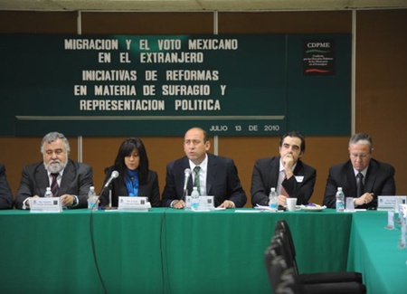 El diputado federal Rubén MOreira Valdez durante su intervención al inicio de los trabajos del Foro de Migración llevado a cabo en la Cámara de Diputados y que fue organizado por la Comisión de Derechos Humanos que preside el propio Moreira.