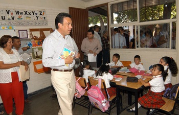 Dotación de paquetes escolares, fomenta la asistencia a las aulas y la economía de las familias coahuilenses