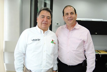 El alcalde de Acuña, Alberto Aguirre Villarreal, se reunión con el coordinador regional del SATEC, Claudio Bres Garza