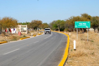En una distancia de 1.4 kilómetros, el Gobierno de la Gente colocó carpeta asfáltica en el camino rural entre el entronque con la carretera a Acuña y el poblado de Tío Pío.