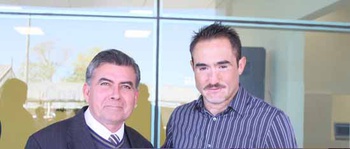 Marco Antonio "El Veneno Rubio", junto al reportero Ramiro Gómez Caldera. 