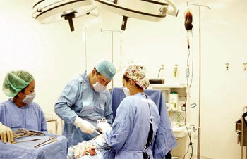 El Hospital General de Múzquiz atiende con 12 médicos generales, cinco ginecólogos e igual número de anestesiólogos, cirujanos y residentes.