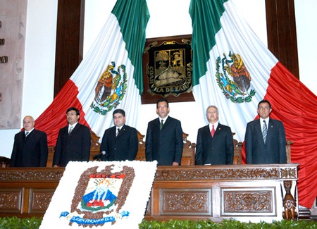 Se inscribe con letras de oro el nombre de la Universidad Autónoma de Coahuila  en  la sala de sesiones del Congreso del Estado