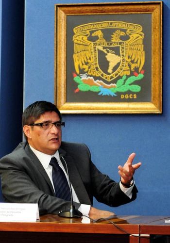 El coordinador de Estudios de Posgrado, Héctor Hernández Bringas, en el anuncio del Primer Congreso de Alumnos de este nivel educativo, que se celebrará en la UNAM, del próximo 18 al 20 de mayo.   