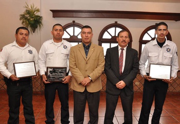 Reconoce alcalde Raúl Vela Erhar labor de los policías municipales en su día