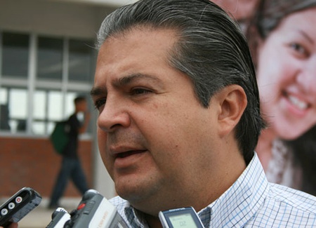 El alcalde de Acuña, Evaristo Lenin Pérez, refrendó su apoyo a los trabajadores con problemas con el Infonavit.