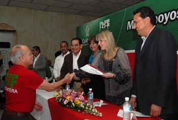 Realiza gira de trabajo la señora Vanessa de Moreira por municipios de la Región Centro