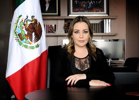 Senadora Verónica Martínez.