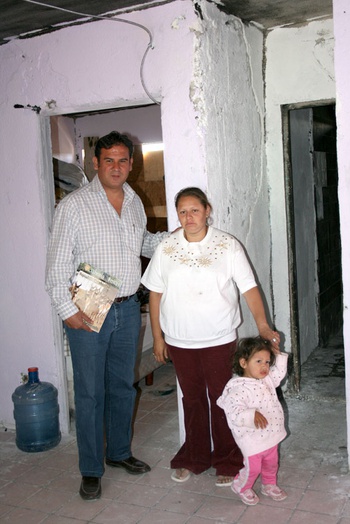 Fundación RCG, a través de su presiente Javier Navarro, apoyó a una familia que perdió todo su patrimonio en un incendio.