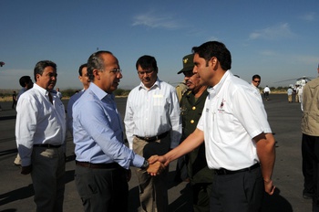 El alcalde Antonio Nerio le da la bienvenida al presidente Felipe Calderón.