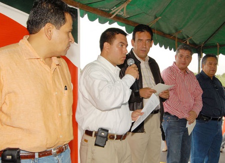Entrega el gobernador del estado Humberto Moreira Valdés el puente "Laguito Mexicano" en Piedras Negras