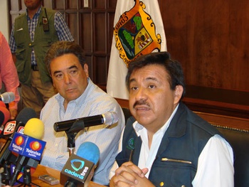 El gobernador de Coahuila Jorge Torres López y Juan Manuel Torres Rojo de CONAFOR