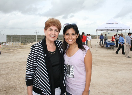 La diputada federal Irma Elizondo con la ingeniero Nirce Gómez.