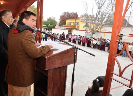 Participa alcalde Raúl Vela saludo a la bandera en la escuela primaria Francisco P. Estrada
