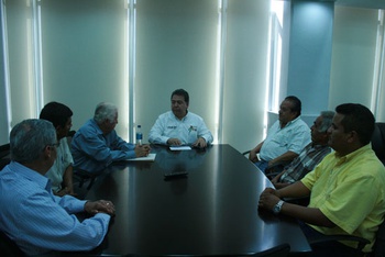alcalde Alberto Aguirre y comite del partido Primerocoahuila