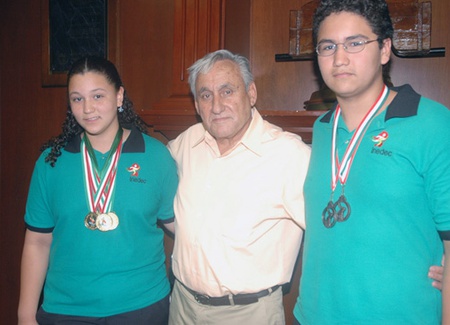 Recibe alcalde Chuy Mario Flores a medallistas en atletismo de la olimpiada juvenil 2008