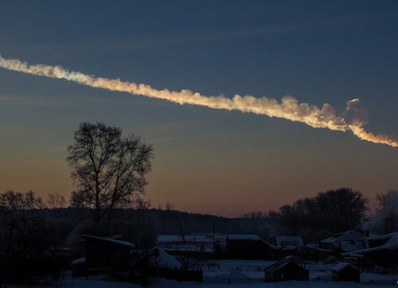  Asteroid trace over Chelyabinsk, Russia, on 15 February 2013 Estela del asteroide sobre Chelyabinsk, Rusia, el 15 de febrero de 2013