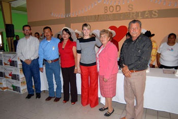 La Presidenta del DIF Coahuila asistió a una boda comunitaria en donde contrajeron matrimonio seis parejas de Juárez
