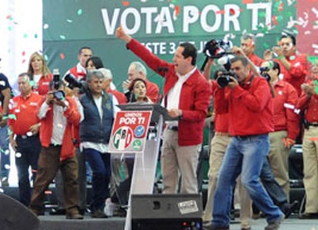 Eruviel en el cierre de campaña en Toluca