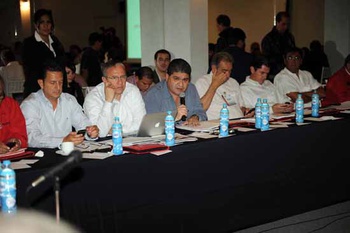 El Diputado Federal Miguel Ángel Riquelme Solís durante su participación en la mesa de asuntos económicos de la Reunión Plenaria de diputados federales priístas, celebrada en Ixtapan de la Sal, Estado de México. 