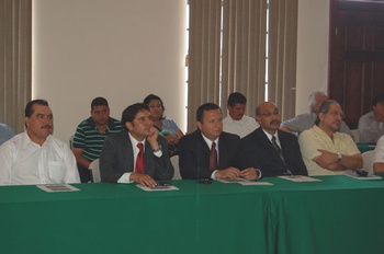 Luis García Abusaid, Coordinador de Asesores y Proyectos Estratégicos del Ejecutivo, quinto de la derecha
