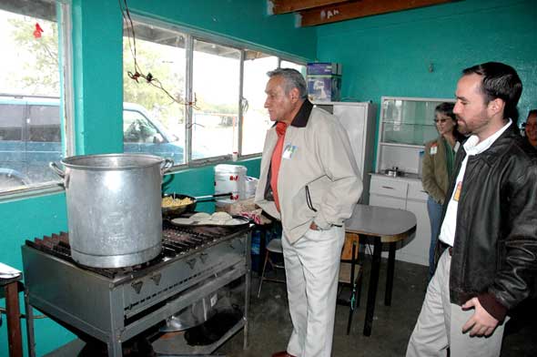 Arranca programa de Desayunos Calientes en escuela rural "Venustiano Carranza" en Ejido La Navaja