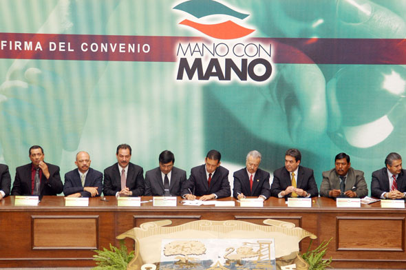 Dos mil 90 millones de pesos  para el convenio "Mano con Mano 2007"; lo firma el gobernador con los alcaldes