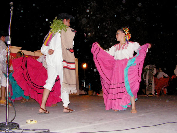 Folklore de Oaxaca en la frontera de Acuña