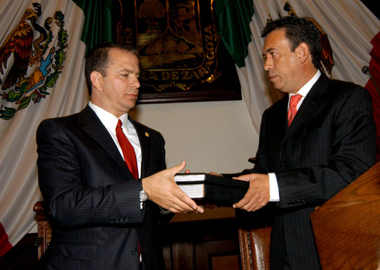 Entrega el gobernador Humberto Moreira Valdés el Segundo Informe de Resultados al Congreso del Estado