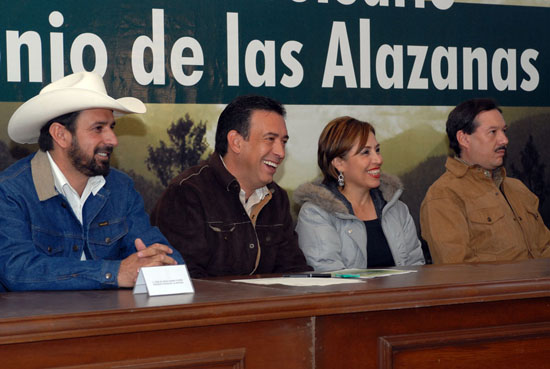 Se reúne el gobernador Humberto Moreira con empresarios de la región sureste