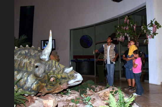 Un Tiranosaurio Rex  un Ornitomímido y un Sabinosaurio entre los antiguos gigantes de Coahuila 