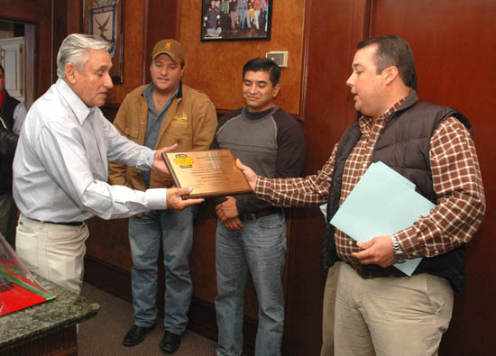 Agracede Club Bass de Pesca de Piedras Negras apoyo del presidente municipal.