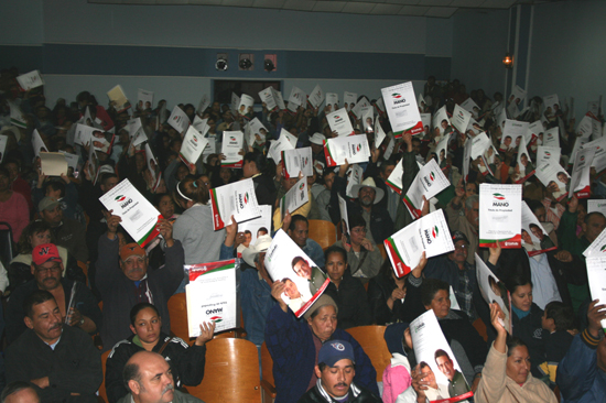 En Ciudad Acuña, Coahuila entregan escrituras a 348 familias 