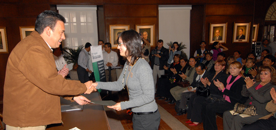 Entrega gobernador de Coahuila el Premio Estatal de la Juventud 2007