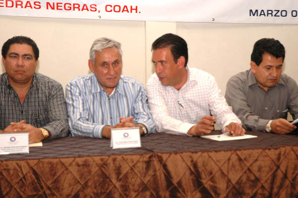 El gobernador Humberto Moreira Valdés anuncia