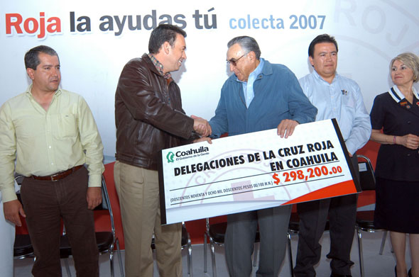 Pone en marcha el gobernador Humberto Moreira la colecta anual 2007 de la cruz roja mexicana