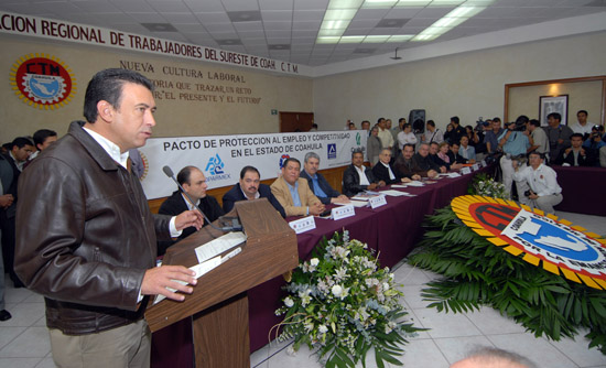 Firman empresarios y CTM, en presencia de Humberto Moreira, pacto para generar mayor empleo y competitividad en Coahuila