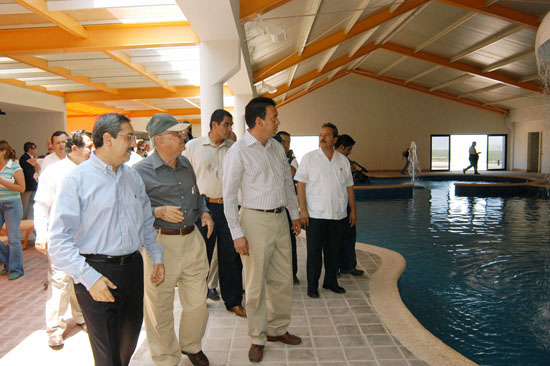 Gobernadores de Coahuila y Nuevo León, inauguran moderno hotel de aguas termales en Paredón