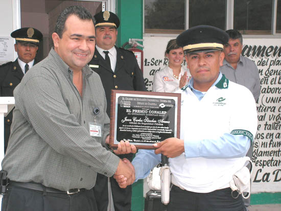 Reconoce el CONALEP de Acuña al Ciudadano Ejemplar 2007 