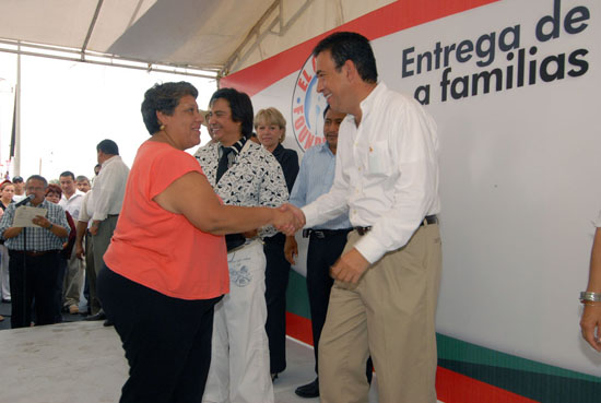 FAMILIAS DE MINEROS DE PASTA DE CONCHOS RECIBEN PRIMERAS CASAS DEL GOBIERNO DE  LA GENTE Y LA FUNDACIÓN "CUCUY"
