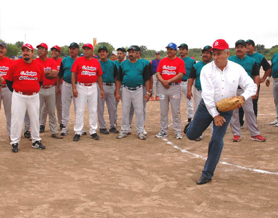 Inaugura el alcalde Jesús Mario Flores Garza el campeonato estatal de la categoría master de béisbol