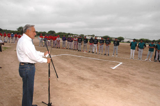 Inaugura el alcalde Jesús Mario Flores Garza el campeonato estatal de la categoría master de béisbol